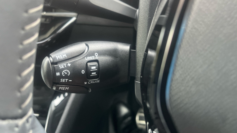 Peugeot 208 1.2 PureTech 100 Allure Premium + 5dr Petrol Hatchback